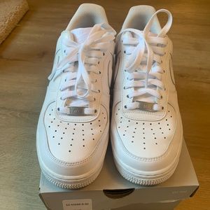 Womens Nike Air Force 1 Shoes in White size 9